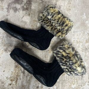 Leopard‎ Print Faux Fur Black Women's Shoe socks